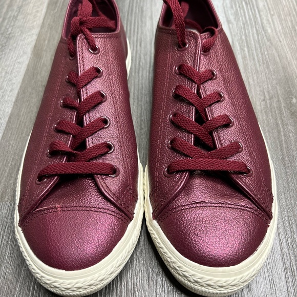 Metallic Converse Size 6Y - Picture 3 of 5